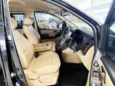 Hyundai H-1 2.5 Deluxe (Y 2020) Wagon AT