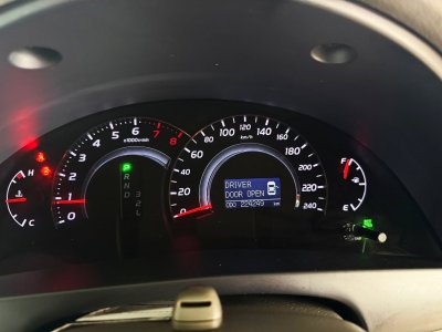 Toyota Camry 2.0 G (Y 2012) Sedan AT