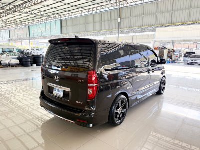 Hyundai H-1 2.5 Deluxe (Y 2020) Wagon AT