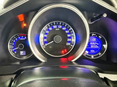Honda Jazz 1.5 SV (Y 2014) Hatchback AT