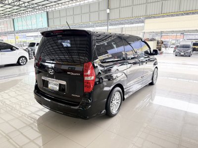Hyundai Grand Starex 2.5 Premium (ปี 2017) Wagon AT