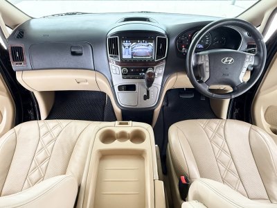 Hyundai Grand Starex 2.5 Premium (ปี 2017) Wagon AT