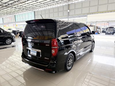 Hyundai H-1 2.5 Deluxe (ปี 2021) Wagon AT
