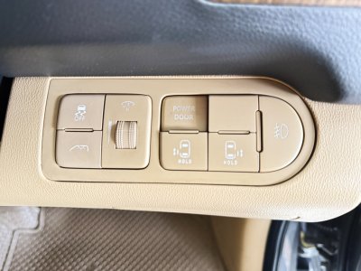 Hyundai H-1 2.5 Deluxe (Y 2021) Wagon AT