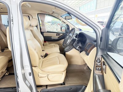 Hyundai H-1 2.5 Deluxe (Y 2021) Wagon AT