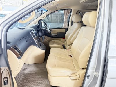 Hyundai H-1 2.5 Deluxe (Y 2021) Wagon AT