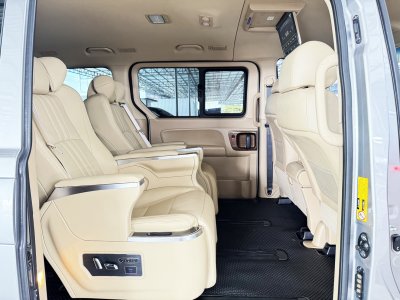 Hyundai H-1 2.5 Deluxe (Y 2021) Wagon AT