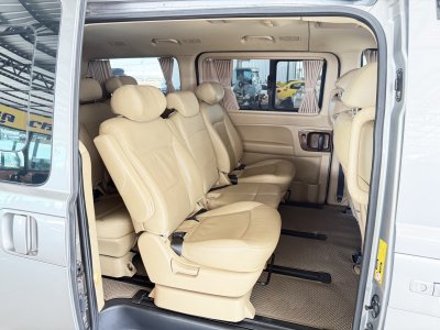 Hyundai H-1 2.5 Deluxe (Y 2021) Wagon AT