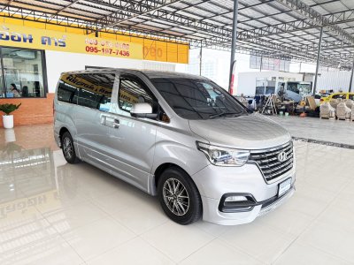 Hyundai H-1 2.5 Deluxe (Y 2021) Wagon AT