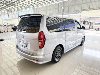 Hyundai H-1 2.5 Deluxe (Y 2021) Wagon AT