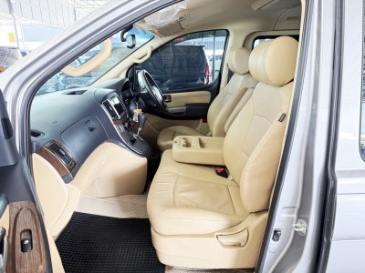 Hyundai H-1 2.5 Deluxe (ปี 2019) Wagon AT