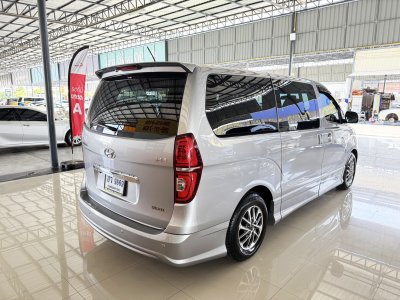 Hyundai H-1 2.5 Deluxe (ปี 2019) Wagon AT
