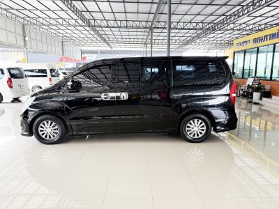 Hyundai H-1 2.5 Deluxe (ปี 2017) Wagon AT