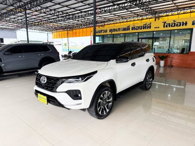 Toyota Fortuner Commander 2.4 V (Y 2022) SUV AT