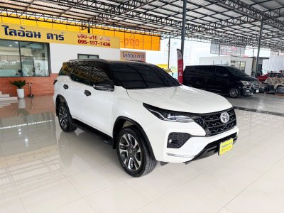Toyota Fortuner Commander 2.4 V (Y 2022) SUV AT