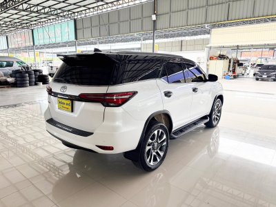 Toyota Fortuner Commander 2.4 V (Y 2022) SUV AT