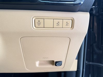 Kia Carnival 2.2 Limited (Y 2022) Wagon AT