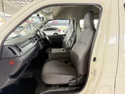 Toyota Commuter 3.0 Auto (ปี 2019)