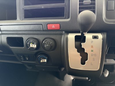 Toyota Commuter 3.0 Auto (ปี 2019)