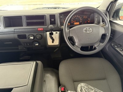 Toyota Commuter 3.0 Auto (ปี 2019)