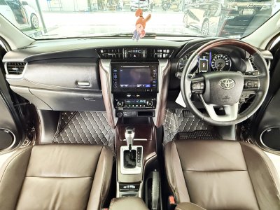 Toyota Fortuner 2.8 V (ปี 2017) SUV AT - 2WD