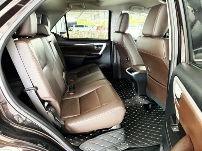 Toyota Fortuner 2.8 V (ปี 2017) SUV AT - 2WD