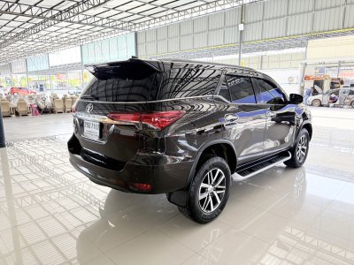 Toyota Fortuner 2.8 V (ปี 2017) SUV AT - 2WD