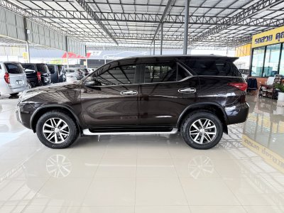 Toyota Fortuner 2.8 V (ปี 2017) SUV AT - 2WD