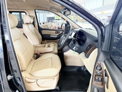 Hyundai H-1 2.5 Deluxe (ปี 2019) Wagon AT