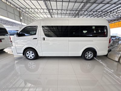 Toyota Commuter 3.0 G (Y2019)