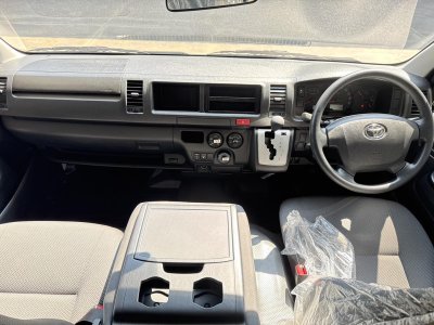 Toyota Commuter 3.0 G (Y2019)