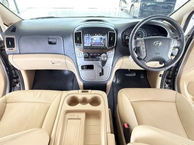 Hyundai H-1 2.5 Deluxe (ปี 2022) Wagon AT