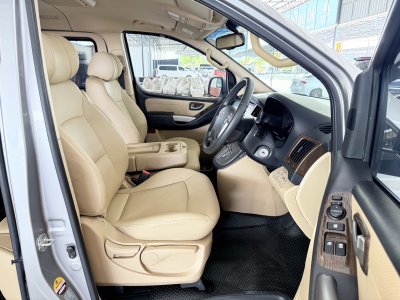 Hyundai H-1 2.5 Deluxe (ปี 2022) Wagon AT
