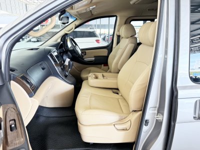 Hyundai H-1 2.5 Deluxe (ปี 2022) Wagon AT