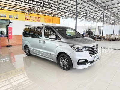 Hyundai H-1 2.5 Deluxe (ปี 2022) Wagon AT