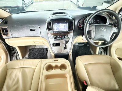 Hyundai H-1 2.5 Deluxe (Y 2018) Wagon AT