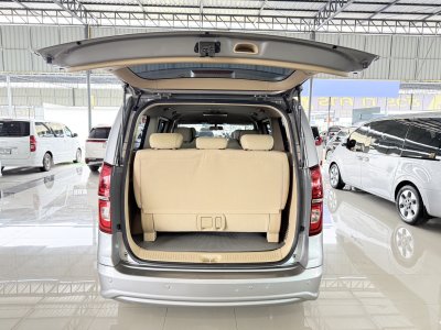 Hyundai H-1 2.5 Deluxe (Y 2018) Wagon AT
