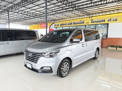 Hyundai H-1 2.5 Deluxe (Y 2018) Wagon AT