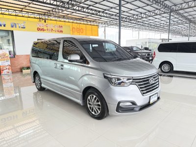 Hyundai H-1 2.5 Deluxe (Y 2018) Wagon AT