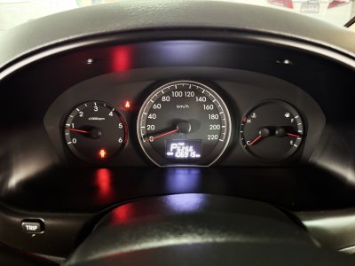 Hyundai H-1 2.5 Deluxe (Y 2018) Wagon AT