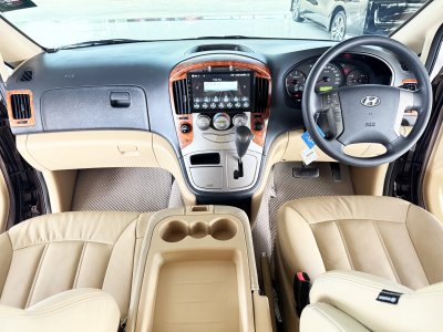 Hyundai H-1 2.5 Deluxe (ปี 2014) Wagon AT