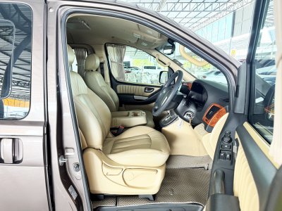 Hyundai H-1 2.5 Deluxe (ปี 2014) Wagon AT