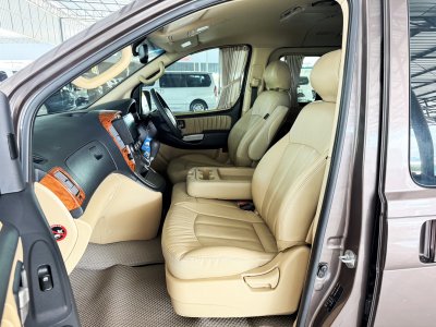 Hyundai H-1 2.5 Deluxe (ปี 2014) Wagon AT