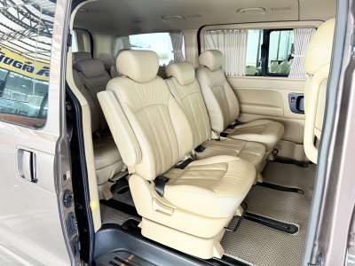 Hyundai H-1 2.5 Deluxe (ปี 2014) Wagon AT