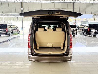 Hyundai H-1 2.5 Deluxe (ปี 2014) Wagon AT