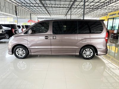 Hyundai H-1 2.5 Deluxe (ปี 2014) Wagon AT