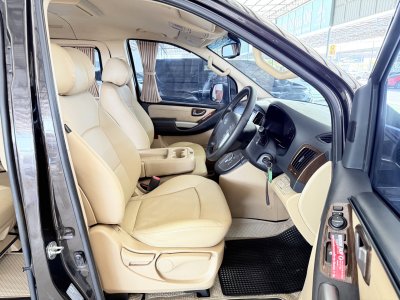 Hyundai H-1 2.5 Deluxe (ปี 2018) Wagon AT
