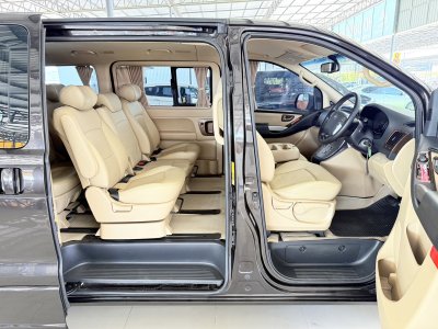 Hyundai H-1 2.5 Deluxe (ปี 2018) Wagon AT