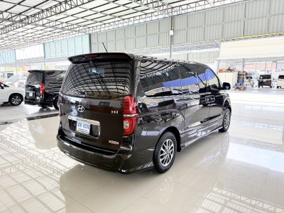 Hyundai H-1 2.5 Deluxe (ปี 2018) Wagon AT