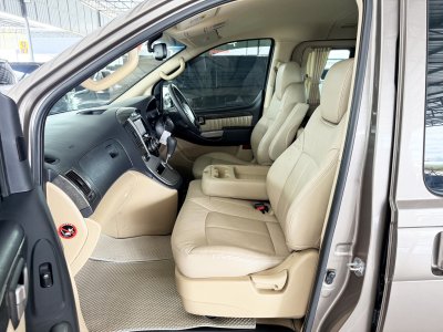 Hyundai Grand Starex 2.5 VIP (ปี 2016) Wagon AT